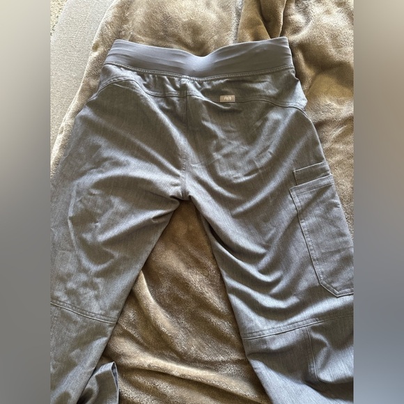 FIGS Gray Scrub Pants with Teal Drawstring scrub
Scrubs - Picture 4 of 5
